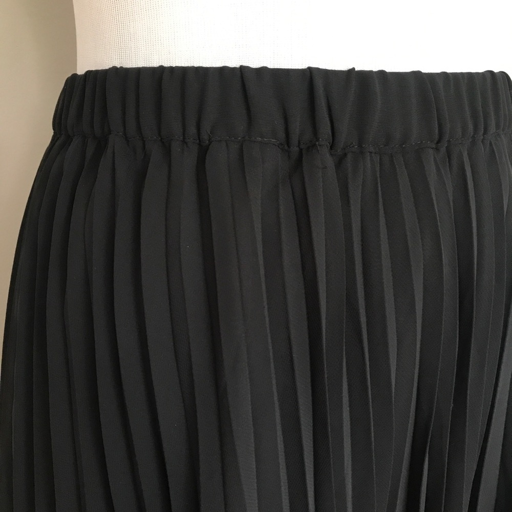 Elle black elastic sheer pleated skirt tea length